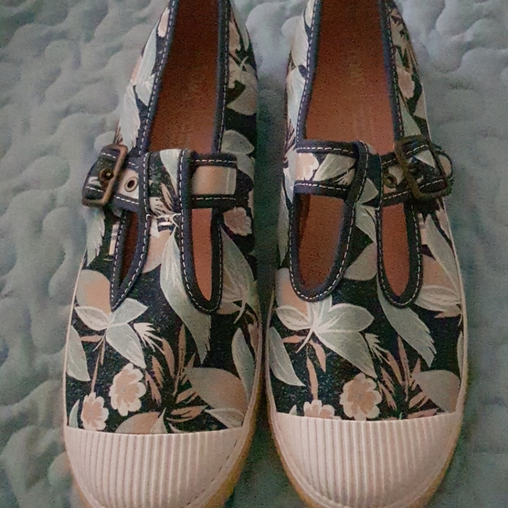 Tom's